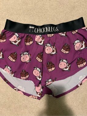 CHICKNLEGS Choccy Cows Women’s Shorts Size L